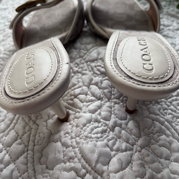 Coach: egg shell & canvas slip on kitten heels, very good condition size 8 - Picture 7 of 12